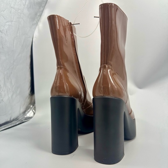 NWOT Gianni Bini Levi Tate patent leather platform bootie in caramel brown - Picture 3 of 9